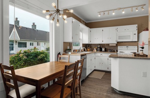 Seaside Cottage | The Tides by the Sea - Entire rental unit in Seaside, Oregon, United States