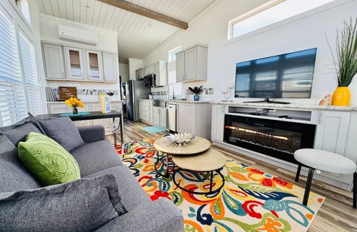 The Woodlands House | The Tiny Tejas with Pool & Hot Tub