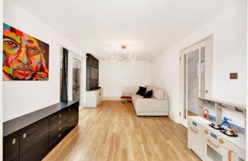 Tower Hill House | The Tower Bridge Lodge