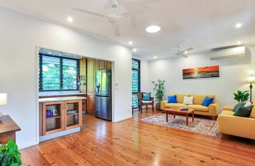 Parap House | The Treehouse | Big Balcony | 3Bd, 2 Bth with Spa