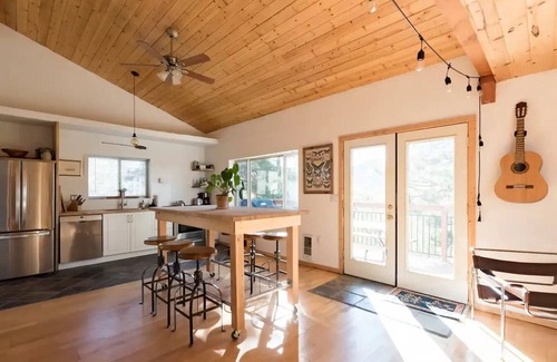 Mount Lemmon Cabin | "The Treehouse" Cozy cabin at Mt. Lemmon with amazing views!