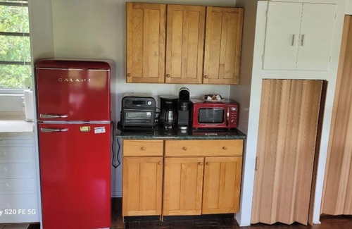 Melbourne Village Apartment | The Treehouse:Treeline View, Screened Porch, Private Balcony