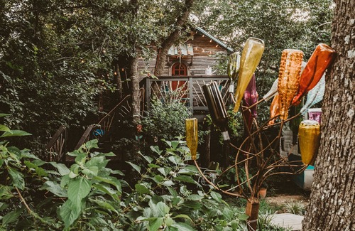 Elmo Cottage | The Treehouse, with a deck for grilling and relaxation.