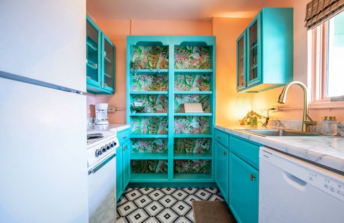 Oxford House | The Tropicana, Discount rate for S. Carolina game!