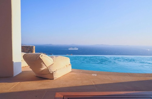 Faros Armenistis Villa | The ultimate luxury escape overlooking Mykonos
