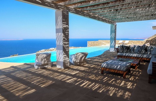 Faros Armenistis Villa | The ultimate luxury escape overlooking Mykonos