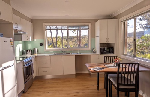 Lapstone House | The Ultimate Mountain View - Lunar Escape