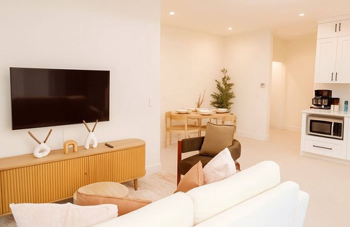 Riverview West House | The Ultimate OC Stay – NEW Stylish 6BR Home Perfect for Families & Groups!