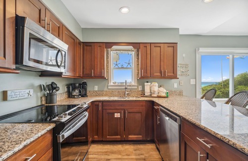 Seacrest House | The Ultimate Gulf Front Family Friendly Getaway | Gulf Views | Beachfront Patio