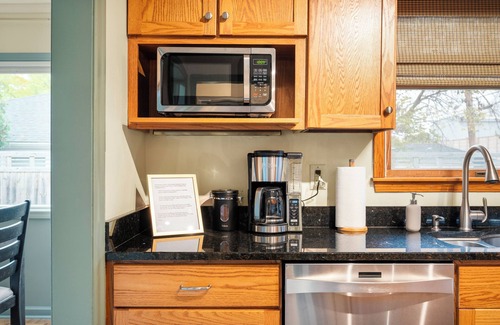 Muncie House | The University House King Beds+Fast WIFI+W/D