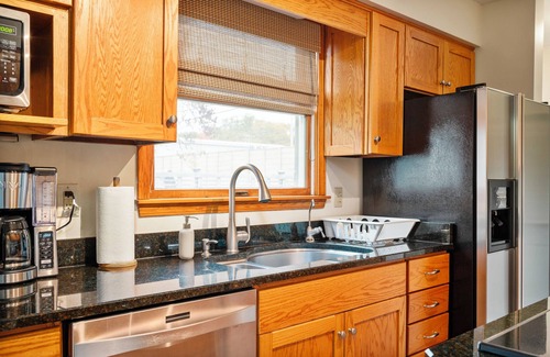 Muncie House | The University House King Beds+Fast WIFI+W/D