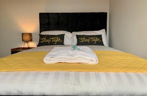 Trafford Apartment | The Upper Gathering - Sleeps Up To 9