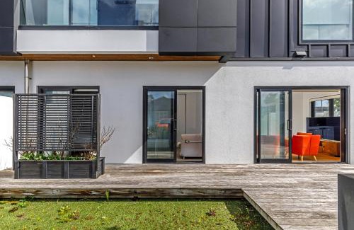 Takapuna House | The Urban Retreat - Takapuna Central Apartment