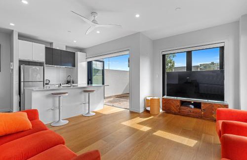 Takapuna House | The Urban Retreat - Takapuna Central Apartment