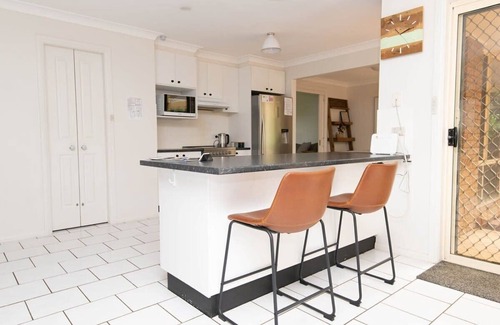 Calare House | The Valerie Gardens | Homely & Cosy, Sleeps 11