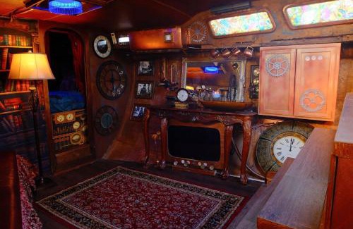 Clear Lake Shores Boat Rental | The Victorian Voyager