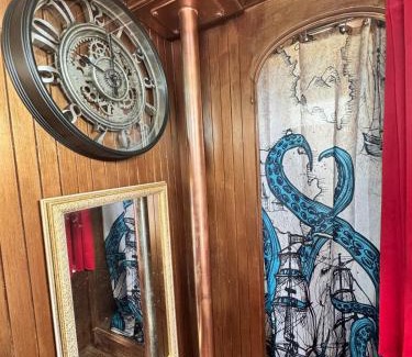 Clear Lake Shores Boat Rental | The Victorian Voyager