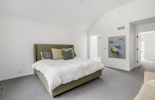 Wooded Estates House | The Victory Lounge - 3B 3BA - Close to ND