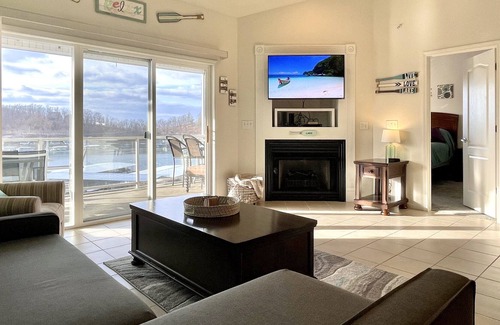 Lake Ozark Condo | The view at Monarch cove; 2mm- pools- hot tubs-elevators. Close to everything!