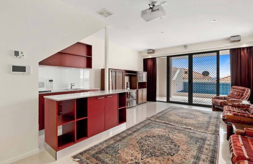 Sandy Bay House | "The View" Luxury home 5 bed/3 bath 3km to Casino