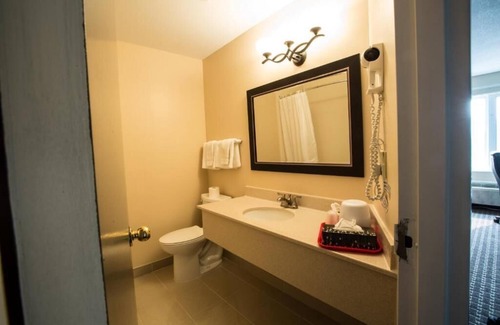 Elora Hotel | The Village Inn