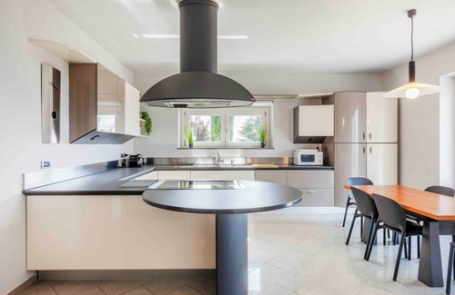 Treiso Villa | The Vista Retreat - Five Bedroom Villa, Sleeps 10