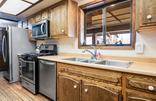 Patton House | The Voges' Lake House - Sleeps 14 - 8 Adults Max. Lakefront, Dock, BBQ