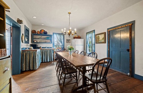 Fredericksburg Cabin | The Von Heinrich | Historic Home | Built in 1787