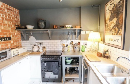 Orston House | THE WAGGON SHED, pet friendly, with open fire in Bottesford