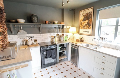 Orston House | THE WAGGON SHED, pet friendly, with open fire in Bottesford