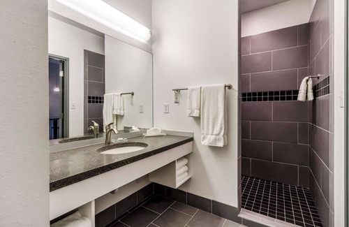 Walnut Creek Hotel | The Wallhouse Hotel, an Ascend Collection Hotel