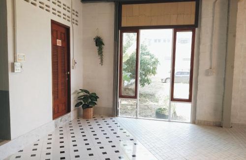 Phu Khao Thong House | The Warehouse - Ayutthaya