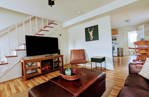 Front Royal House | The Warren House: 5 minutes to Shenandoah National Park!