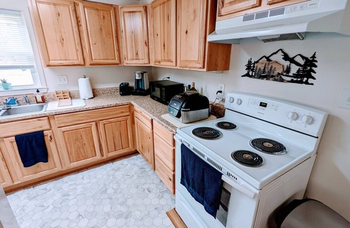 Front Royal House | The Warren House: 5 minutes to Shenandoah National Park!