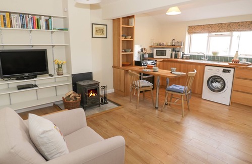 Sibford Gower Cottage | THE WASH HOUSE, with open fire in Sibford Ferris