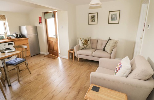 Sibford Gower Cottage | THE WASH HOUSE, with open fire in Sibford Ferris