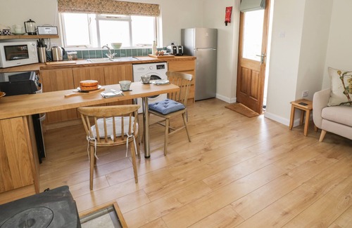 Sibford Gower Cottage | THE WASH HOUSE, with open fire in Sibford Ferris