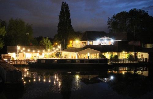 Hillingdon Hotel | The WatersEdge, Canal Cottages
