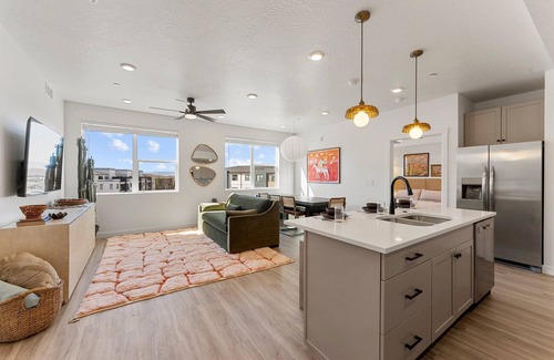 Washington Condo | The Way Station: Resort Pools, Lazy River, Waterslide + Pickleball