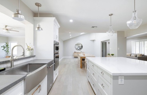 Alhambra House | The Westwind by LuxeKey | Central Phoenix Boho Home w/Pool, Spa & Casita