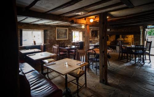 Duns Tew Hotel | The White Horse Inn