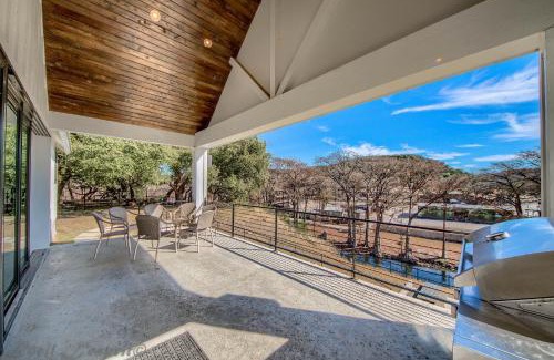 Canyon Lake House | The White House on the Horseshoe