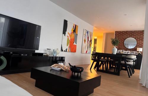 Shinyanga House | The White Oasis Modern Room in Shinyanga