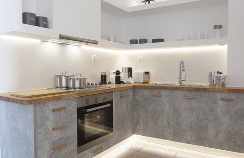 Agios Nikolaos Apartment | The White Splash. A seaside, ground floor, boho apartment with stunning views