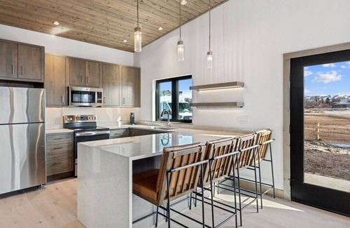 Hamilton Cabin | The Willow Suite Cabin