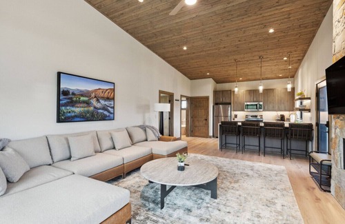 Hamilton Cabin | The Willow Suite Cabin