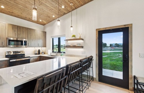 Hamilton Cabin | The Willow Suite Cabin
