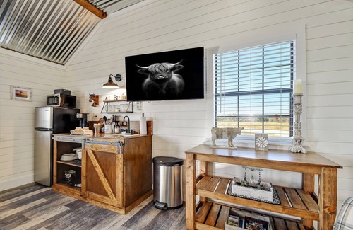 Fredericksburg Cottage | The Windmill-breathtaking Hill Country Views!