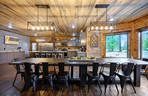 Broken Bow Cabin | The Windsor- 7 Bed luxury cabin w/POOL!