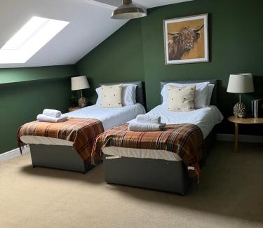 Tadcaster House | The Wing at Brook Hall nr York & Leeds - FREE hot tub